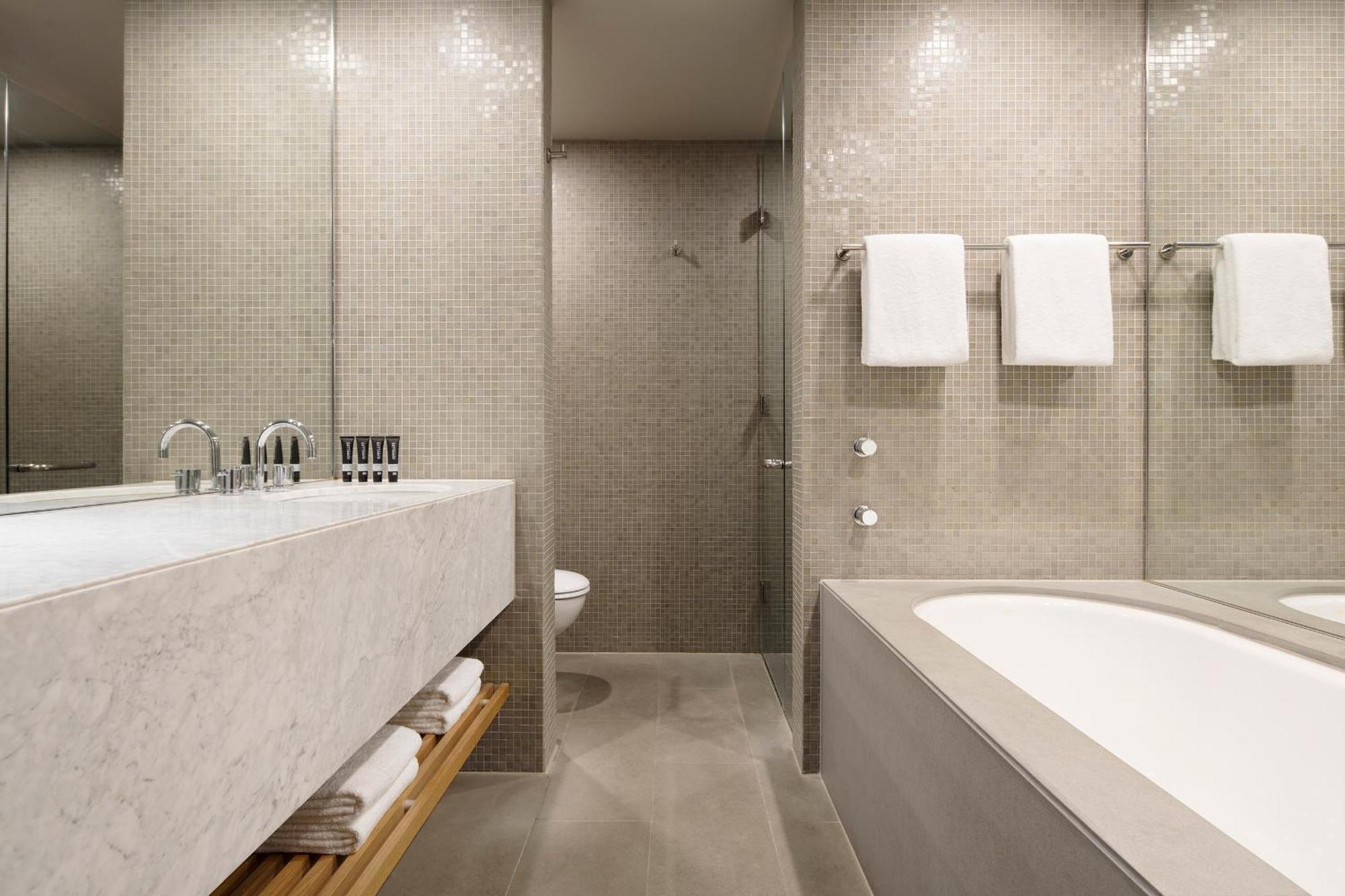 One-Bedroom Suite Realm,1212217843:JPEG